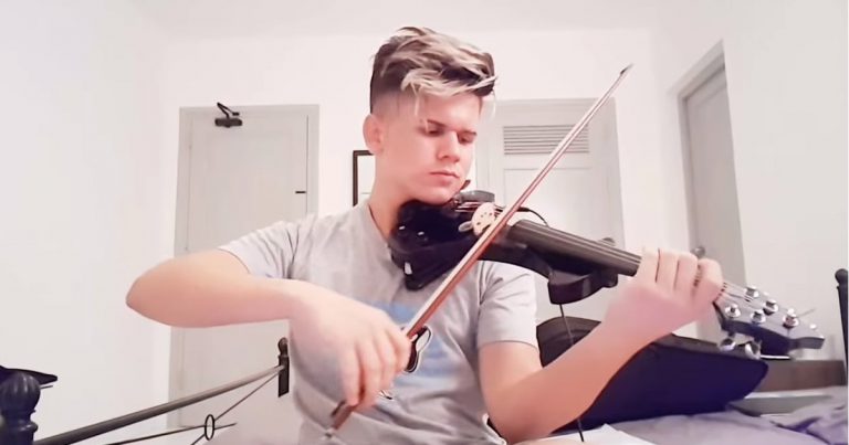 The spectacular version of “Bajanda” on violin played by a young Cuban
